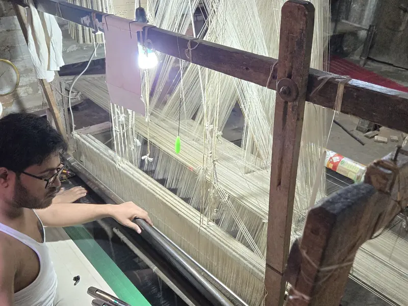 KashiFab Banarasi silk hand loom Jacquard weaving green border fabric in Varanasi