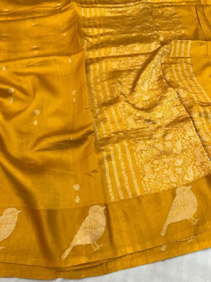 KashiFab Pure Mashru Katan Saree - AYU #10670 KashiFab Pure Mashru Katan Saree - AYU #10670 online - authentic Varanasi weave