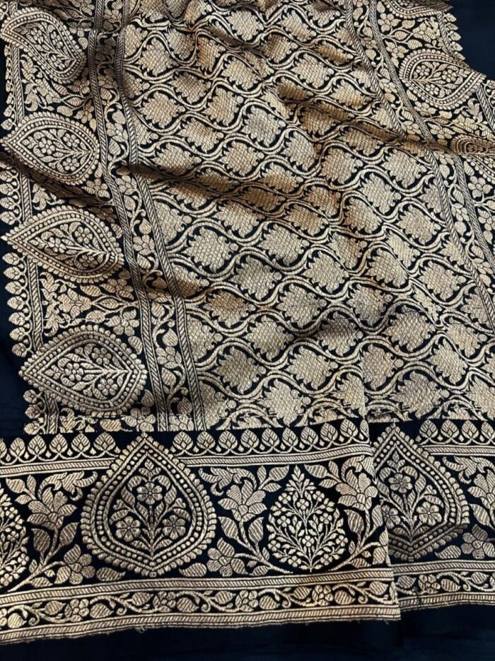 KashiFab Pure Mashru Katan Saree - AYU #10682 KashiFab Pure Mashru Katan Saree - AYU #10682 online - authentic Varanasi weave