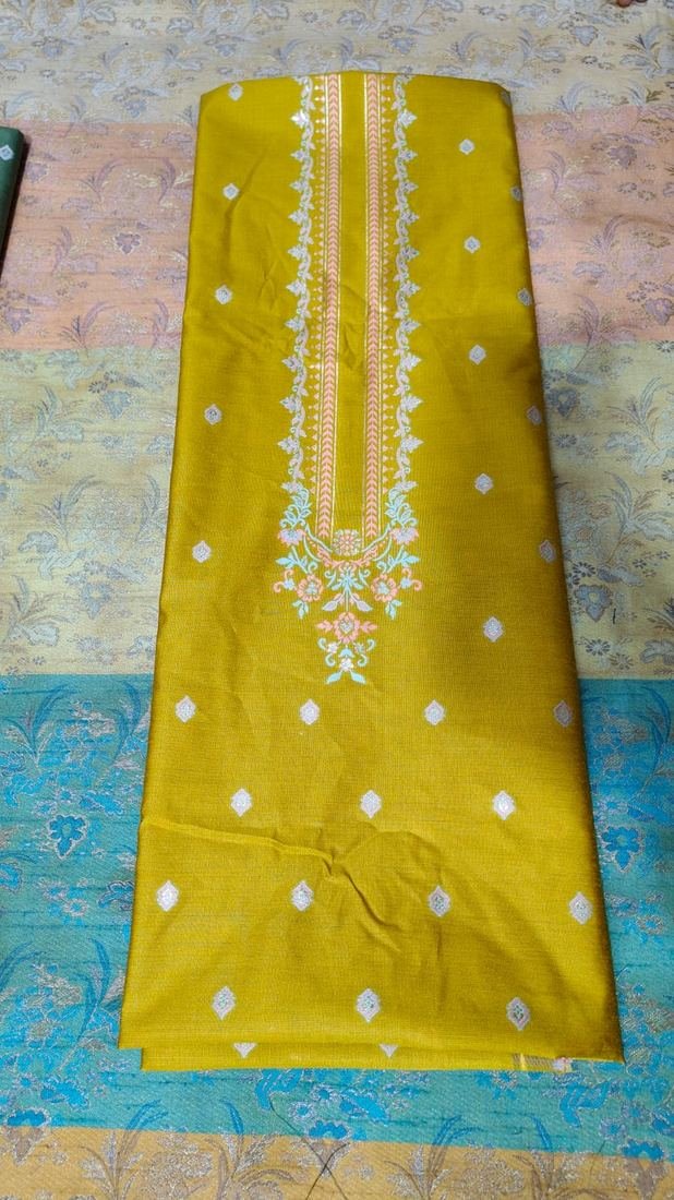 KashiFab regal neckline collection swatch 001 KashiFab blouse fabrics fabric yardage - Banarasi silk fabric design wholesale