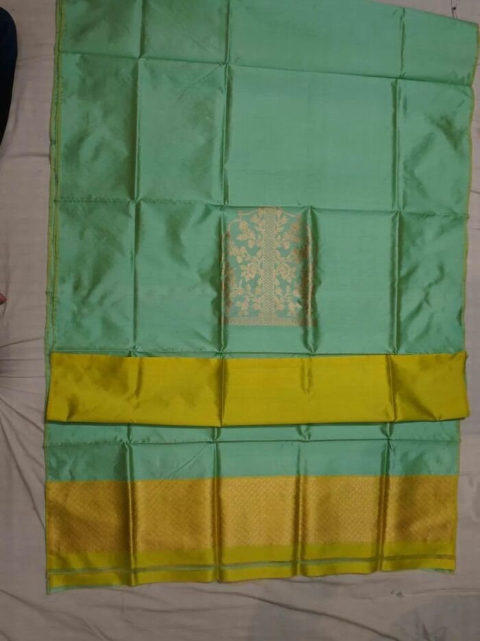 KashiFab Emerald Green Banarasi Silk Coord Set online - authentic Varanasi Banarasi silk coord set