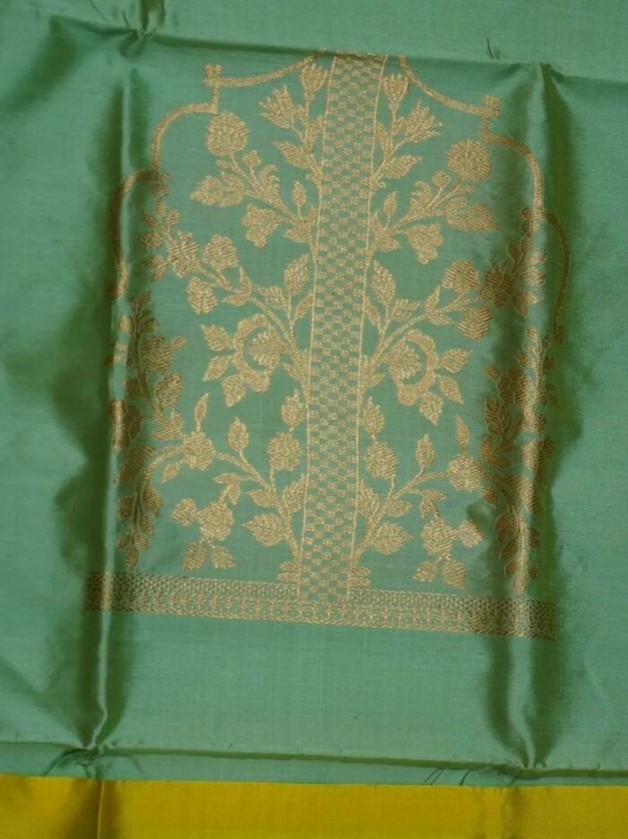 KashiFab Emerald Green Banarasi Silk Coord Set online - authentic Varanasi Banarasi silk coord set - detail view 2