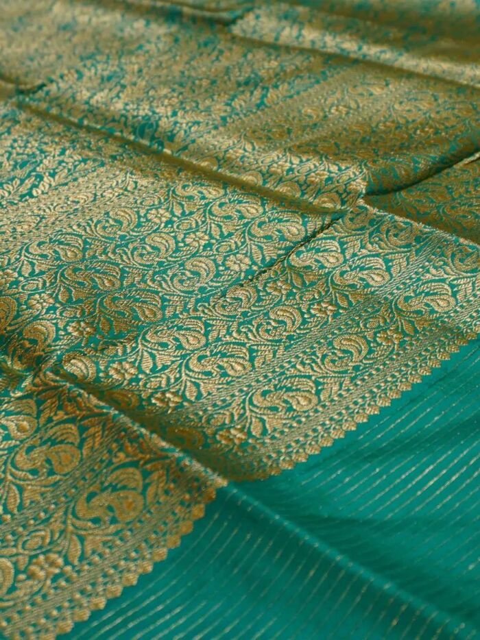 KashiFab Emerald Green Banarasi Silk Saree 2 KashiFab Emerald Green Banarasi Silk Saree online - authentic Varanasi Banarasi silk saree - detail view 2