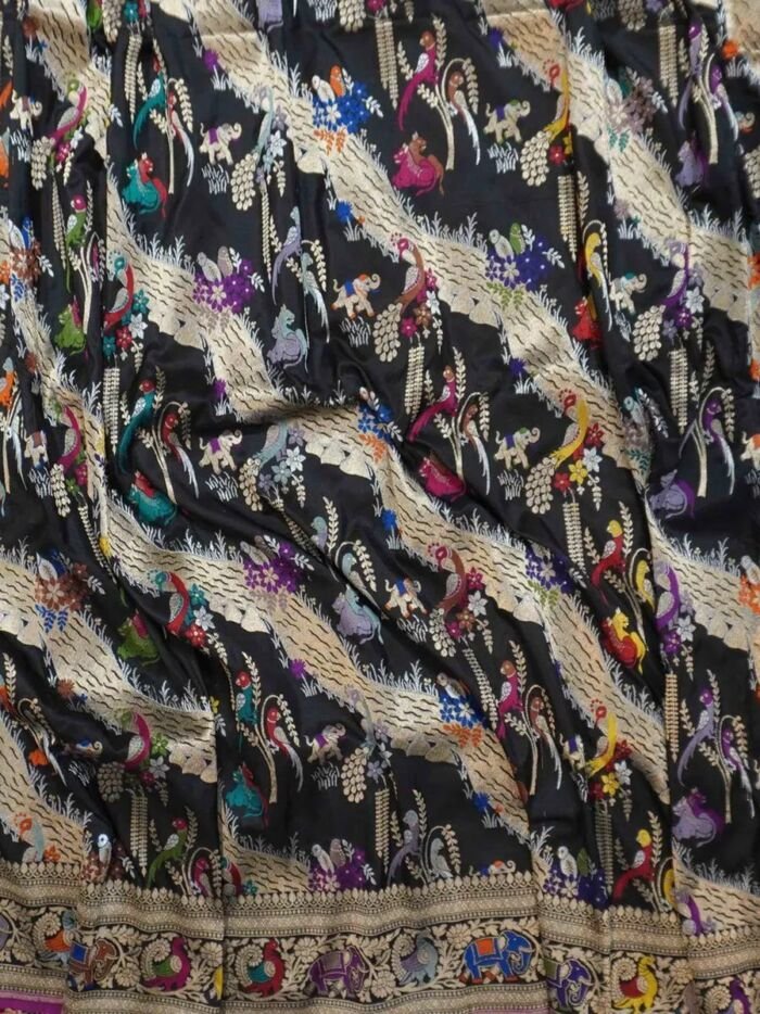 KashiFab Midnight Black Banarasi Silk Saree 4 KashiFab Midnight Black Banarasi Silk Saree online - authentic Varanasi Banarasi silk saree - detail view 4