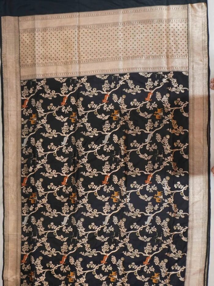 KashiFab Midnight Black Shikargah Banarasi Silk Saree 4 KashiFab Midnight Black Shikargah Banarasi silk saree online - authentic Varanasi weave - detail view 4
