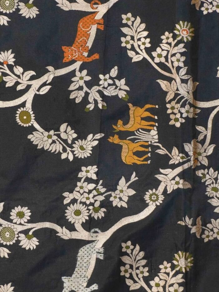 KashiFab Midnight Black Shikargah Banarasi Silk Saree 5 KashiFab Midnight Black Shikargah Banarasi silk saree online - authentic Varanasi weave - detail view 5