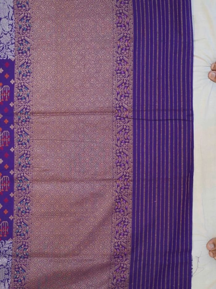 KashiFab Royal Purple Banarasi Silk Saree online - authentic Varanasi Banarasi silk saree - detail view 2