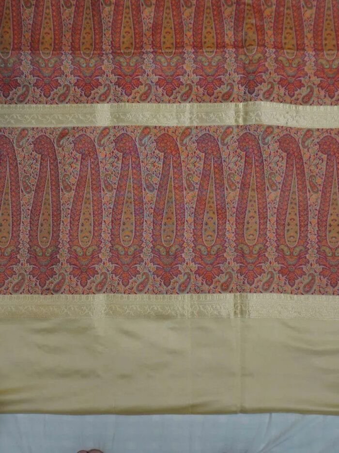 KashiFab Ruby Red Banarasi Silk Saree 2 KashiFab Ruby Red Banarasi Silk Saree online - authentic Varanasi Banarasi silk saree - detail view 2