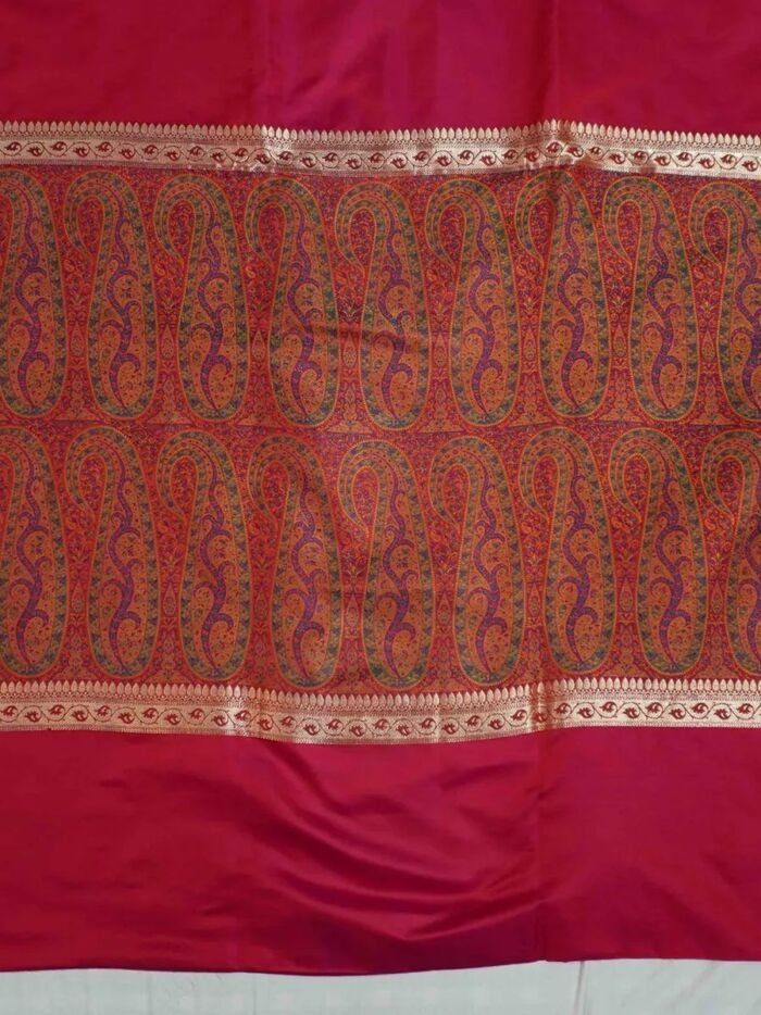 KashiFab Ruby Red Banarasi Silk Saree 2 KashiFab Ruby Red Banarasi Silk Saree online - authentic Varanasi Banarasi silk saree - detail view 2