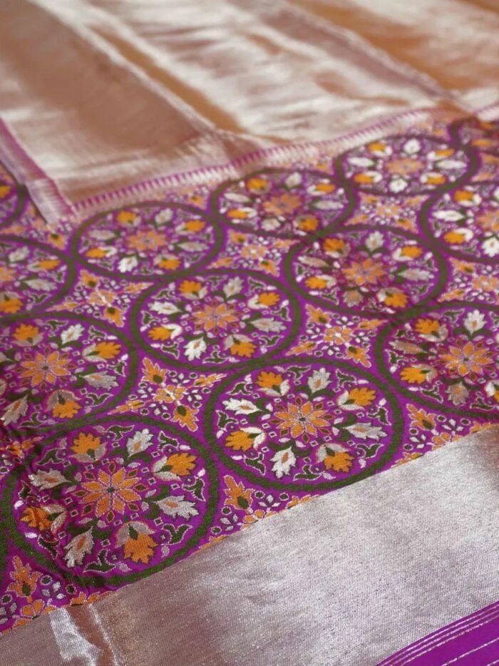 KashiFab Ruby Red Banarasi Silk Saree online - authentic Varanasi Banarasi silk saree - detail view 3
