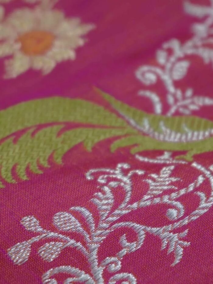 KashiFab Ruby Red Banarasi Silk Saree online - authentic Varanasi Banarasi silk saree - detail view 6
