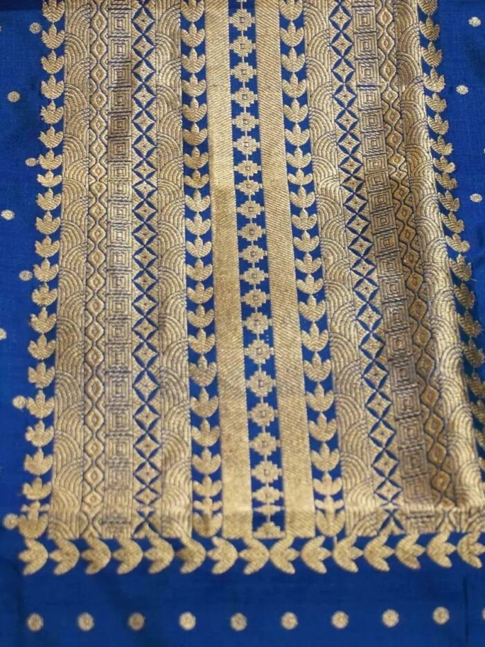 KashiFab Sapphire Blue Banarasi Silk Coord Set 2 KashiFab Sapphire Blue Banarasi Silk Coord Set online - authentic Varanasi Banarasi silk coord set - detail view 2
