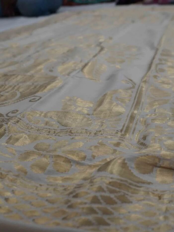 KashiFab Silver Grey Banarasi Silk Dupatta online - authentic Varanasi Banarasi silk dupatta - detail view 3