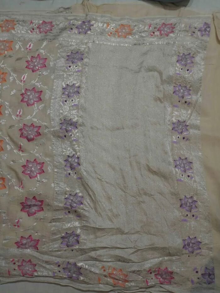 KashiFab Silver Grey Banarasi Silk Saree online - authentic Varanasi Banarasi silk saree - detail view 2