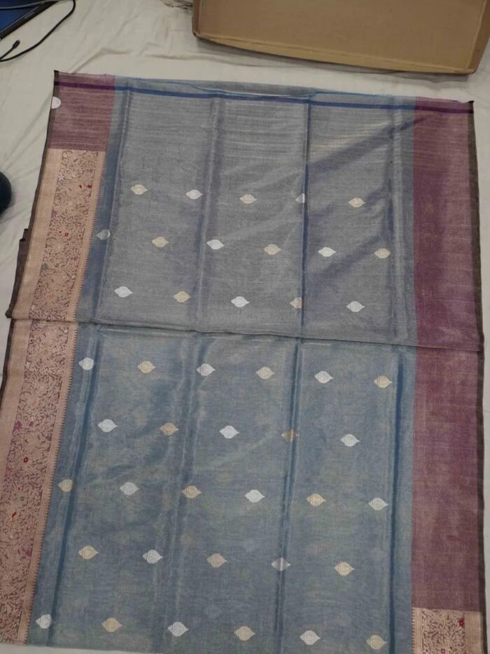 KashiFab Silver Grey Banarasi Silk Saree 2 KashiFab Silver Grey Banarasi Silk Saree online - authentic Varanasi Banarasi silk saree - detail view 2
