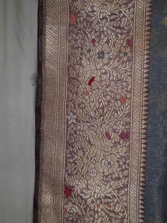 KashiFab Silver Grey Banarasi Silk Saree 3 KashiFab Silver Grey Banarasi Silk Saree online - authentic Varanasi Banarasi silk saree - detail view 3