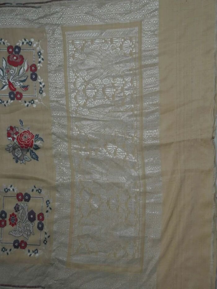 KashiFab Silver Grey Banarasi Silk Saree 4 KashiFab Silver Grey Banarasi Silk Saree online - authentic Varanasi Banarasi silk saree - detail view 4