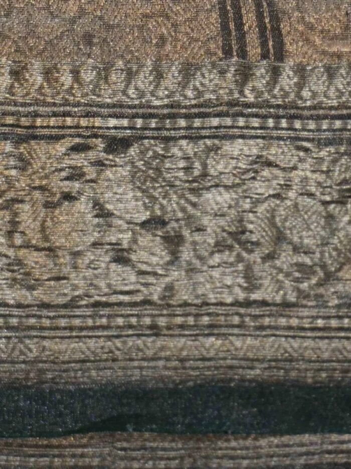 KashiFab Silver Grey Banarasi Silk Saree online - authentic Varanasi Banarasi silk saree - detail view 5