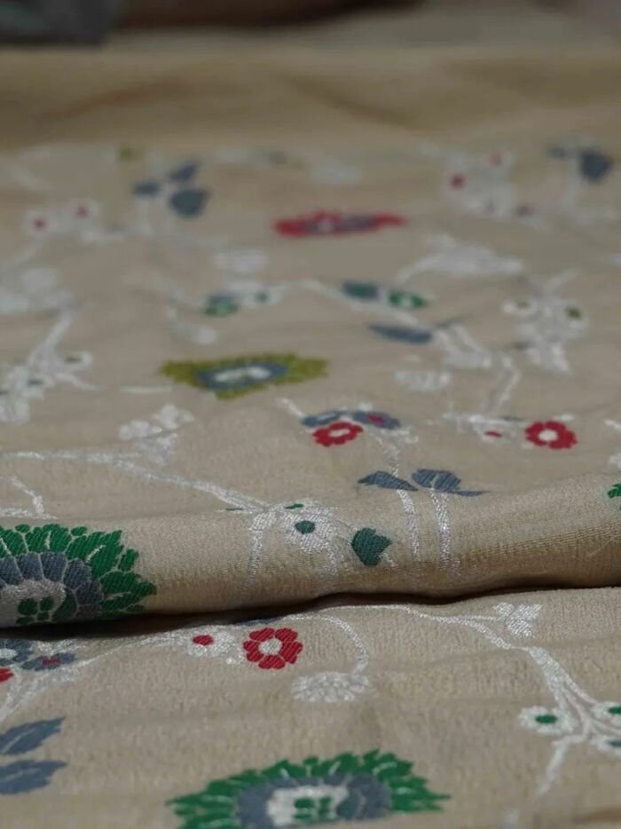 KashiFab Silver Grey Banarasi Silk Saree 5 KashiFab Silver Grey Banarasi Silk Saree online - authentic Varanasi Banarasi silk saree - detail view 5