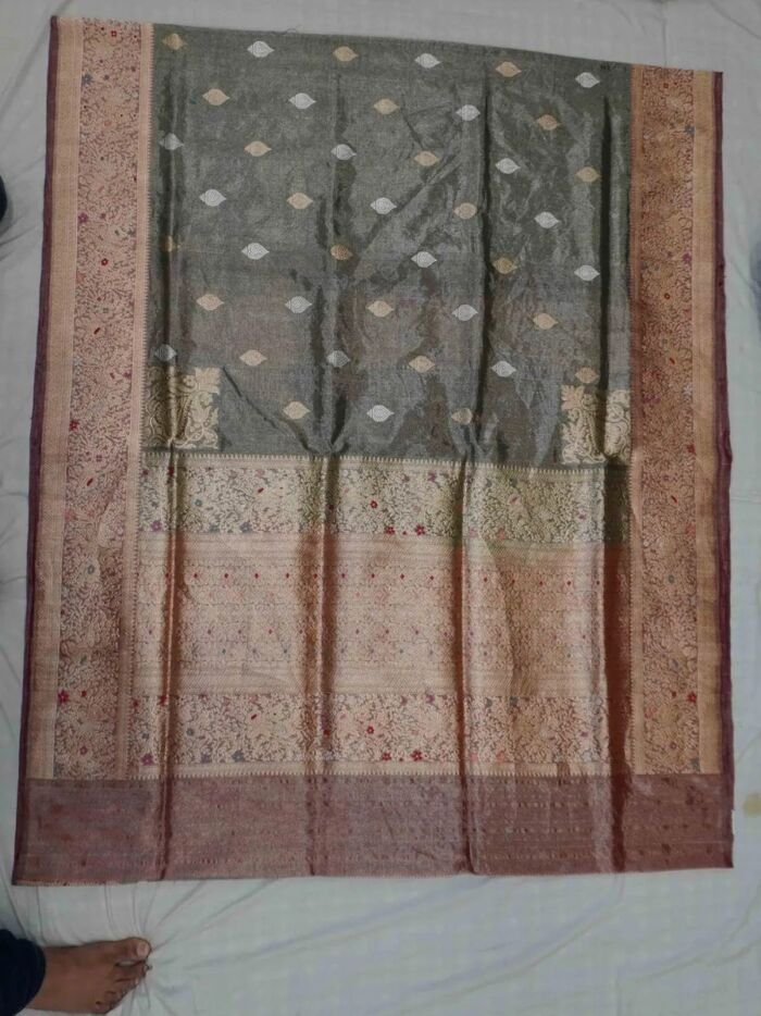 KashiFab Silver Grey Banarasi Silk Saree 5 KashiFab Silver Grey Banarasi Silk Saree online - authentic Varanasi Banarasi silk saree - detail view 5