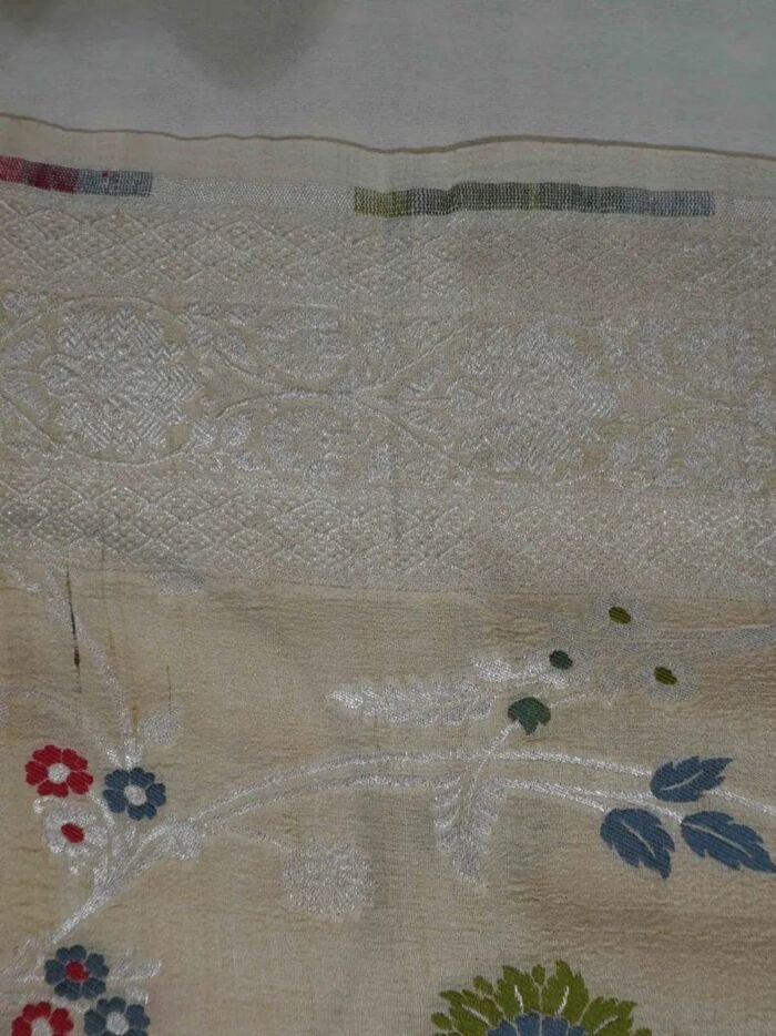 KashiFab Silver Grey Banarasi Silk Saree 7 KashiFab Silver Grey Banarasi Silk Saree online - authentic Varanasi Banarasi silk saree - detail view 7